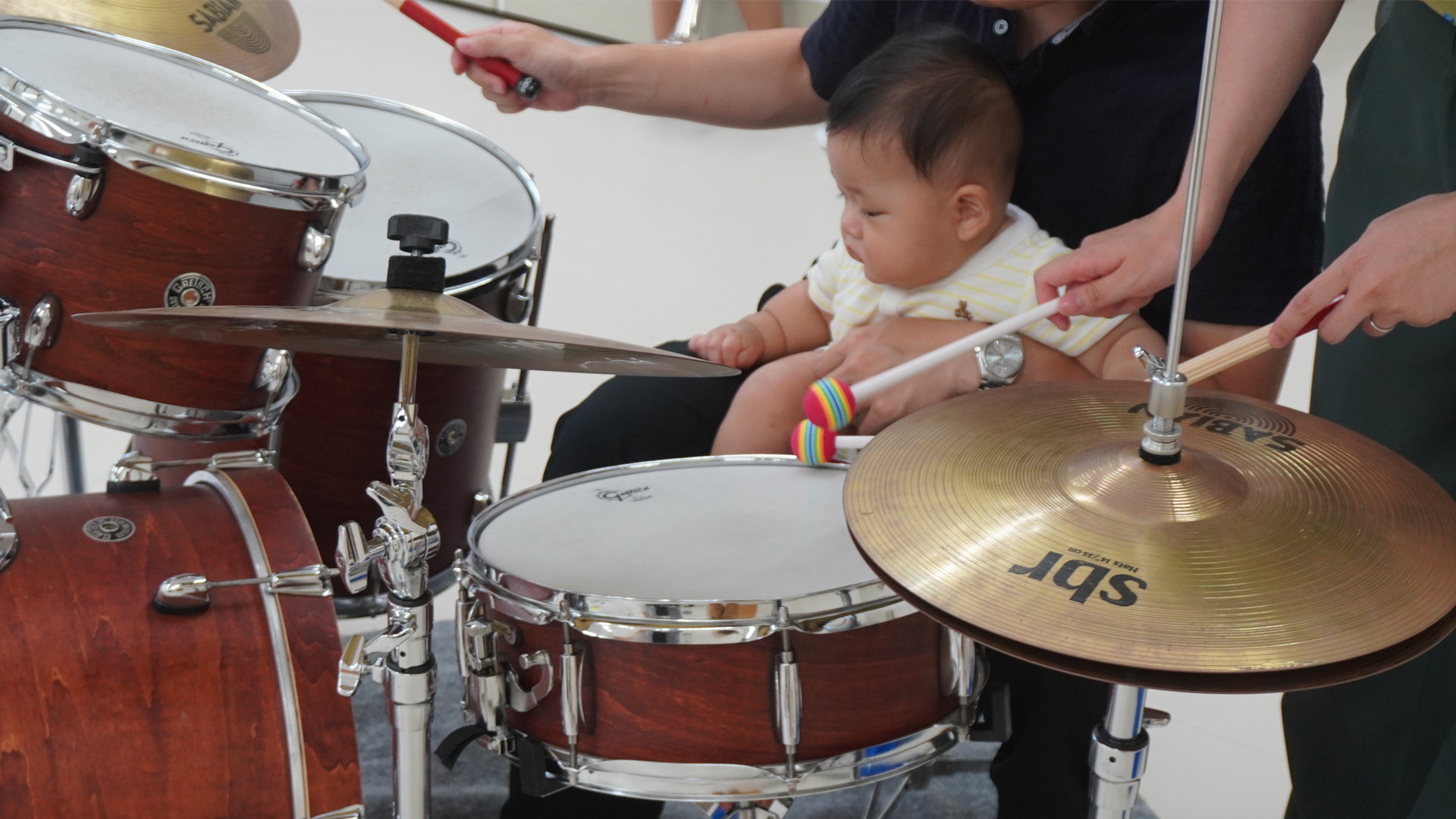 乳幼児の楽器体験